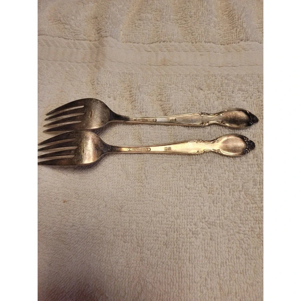 2 PRECIOUS MIRROR 1954 Wm Rogers International Silverplate Salad Forks No monos